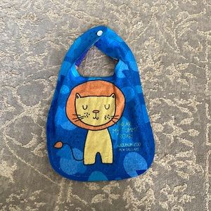 Audubon Zoo Lion baby bib